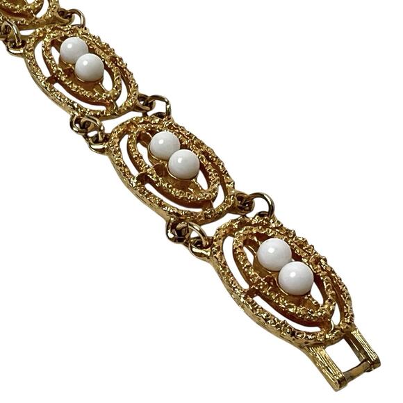 Sarah Coventry Gold Tone Bracelet Soft Swirl Textured Links White Beads Openwork - Picture 2 of 10